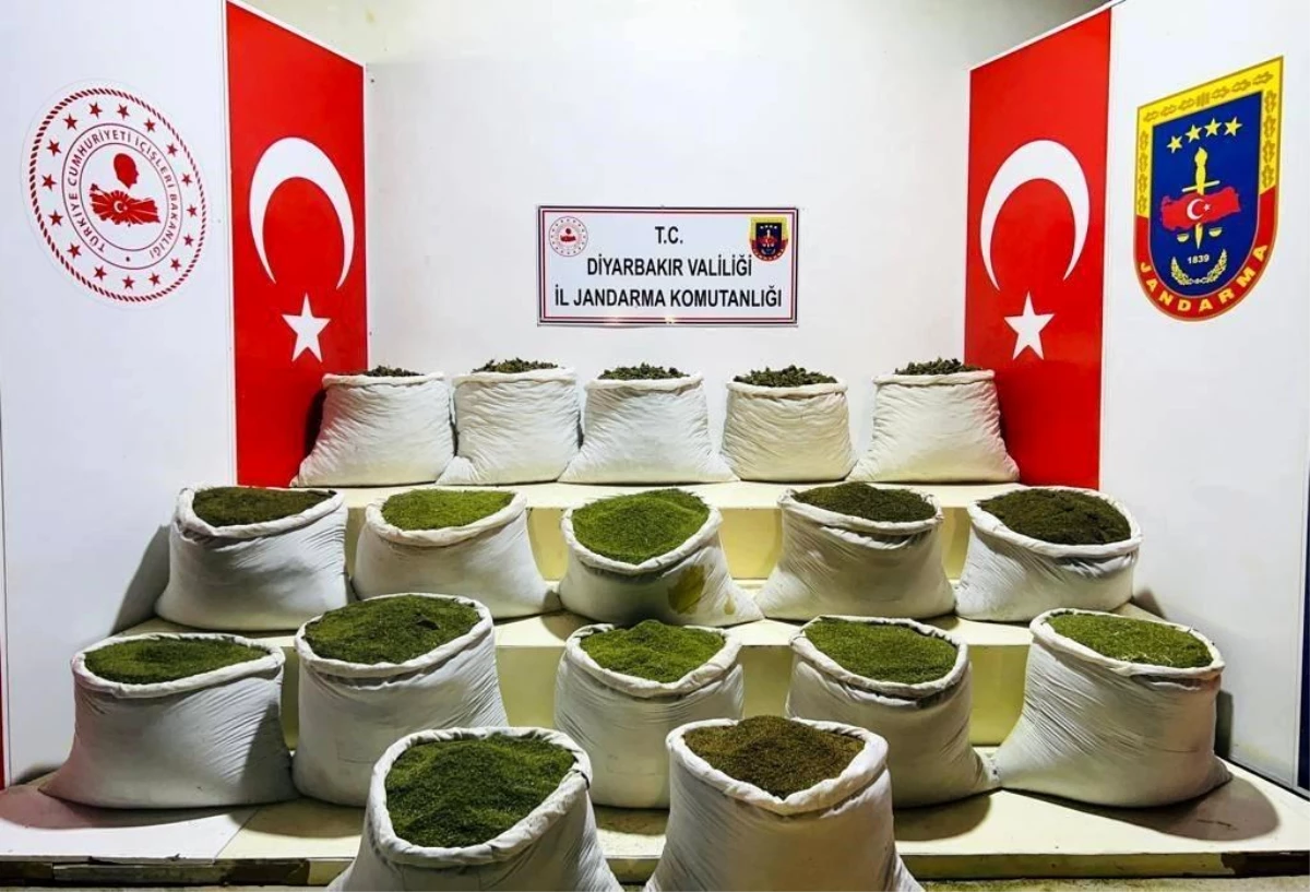 Diyarbakır\'da 1 ton 354 kilo esrar, 122 bin uyuşturucu bitkisi ele geçirildi