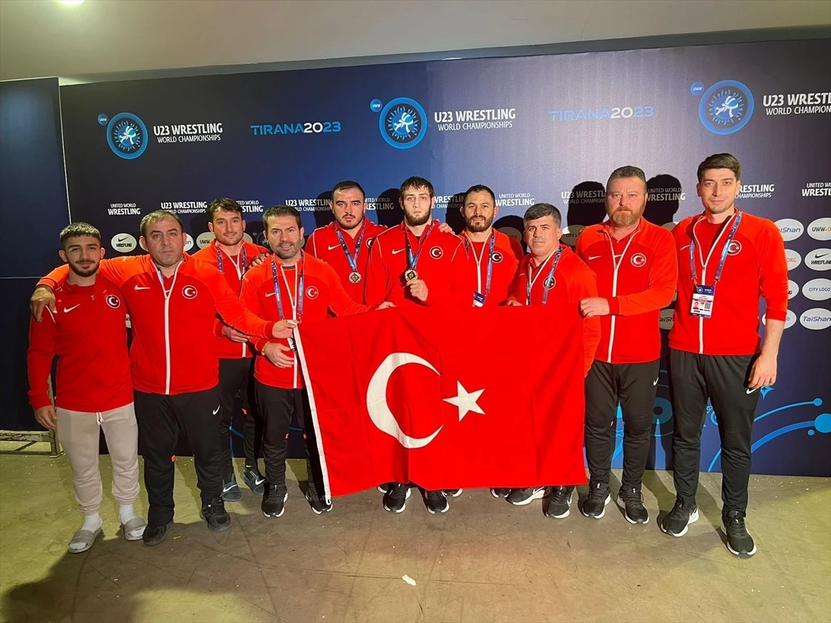 Dünya 23 Yaş Altı Güreş Şampiyonası\'nda Türk sporcular altın ve gümüş madalya kazandı