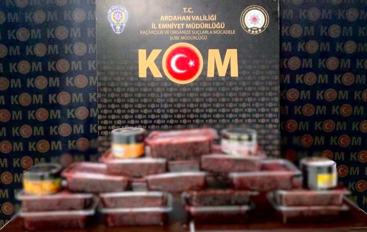Ardahan\'da Kaçakçılık ve Asayiş Operasyonunda 2 Şüpheli Gözaltına Alındı