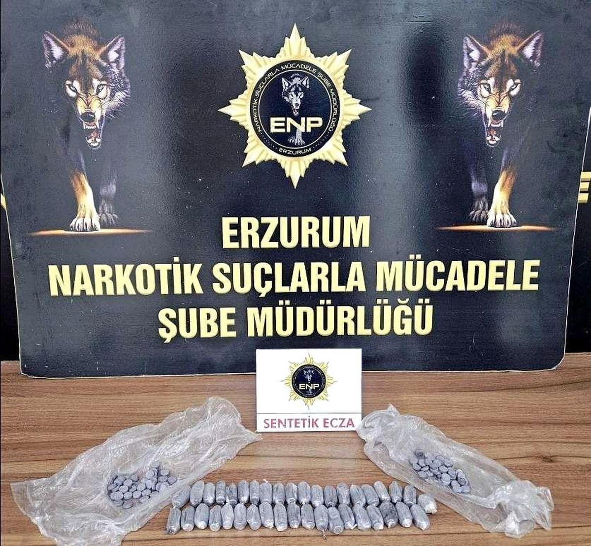 Erzurum\'da İran uyruklu şahısların iç çamaşırlarında 470 adet sentetik ecza ele geçirildi