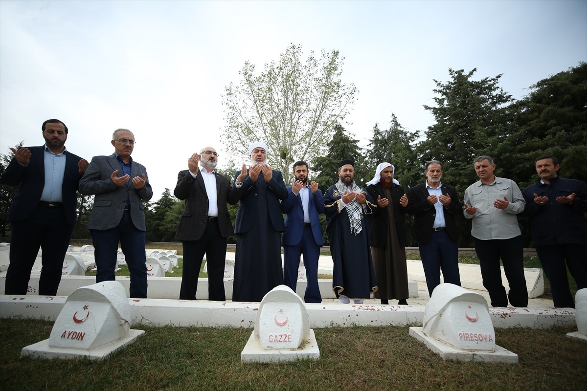 Filistinli alimler Çanakkale\'deki şehitlikte Gazze için dua etti