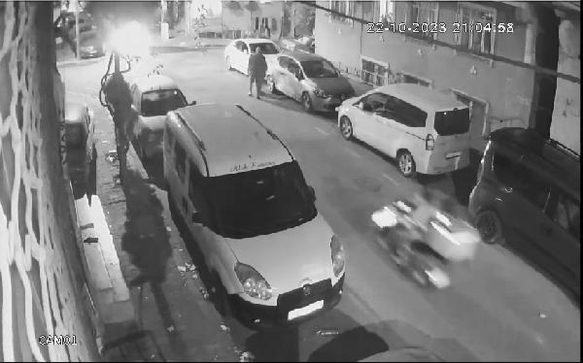 Sultangazi\'de alkollü sürücü motosiklete çarptı, kardeşler yaralandı