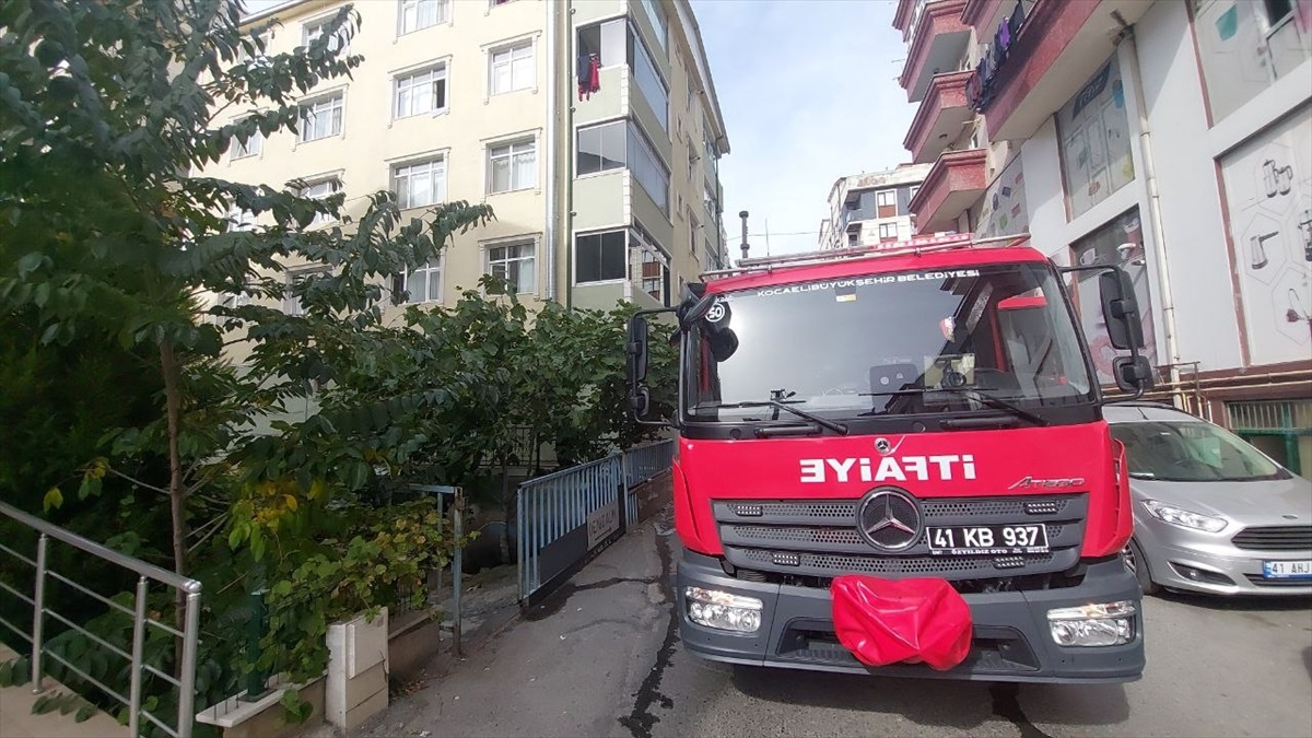 Gebze\'de apartman yangını söndürüldü