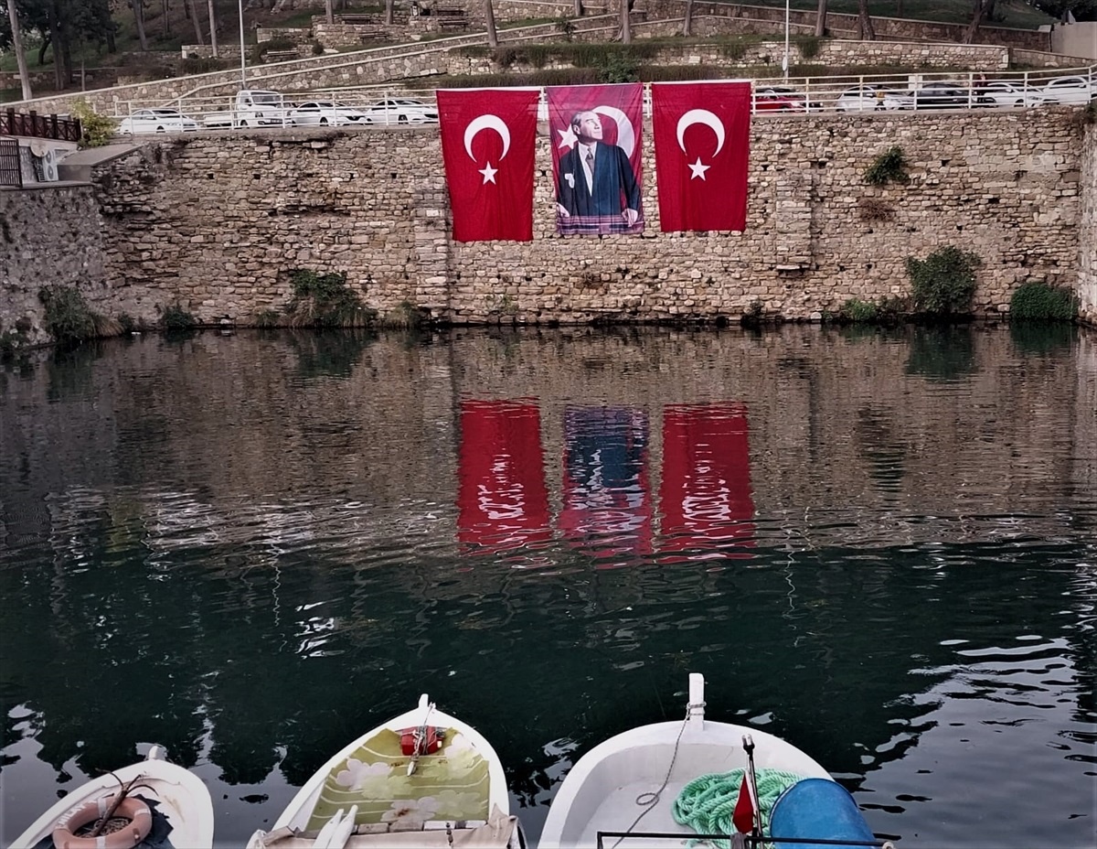 Gelibolu\'da Cadde ve Sokaklar Türk Bayraklarıyla Donatıldı