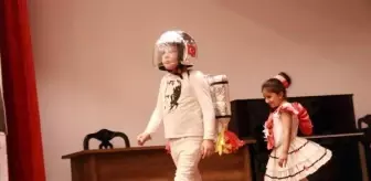 Edirne'de İlkokul Öğrencilerinden Geri Dönüşüm Defilesi