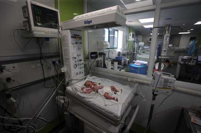 İsrail saldırısında ölen hamile annenin karnındaki bebek kurtarıldı İsrail saldırısında ölen hamile annenin karnındaki bebek kurtarıldı