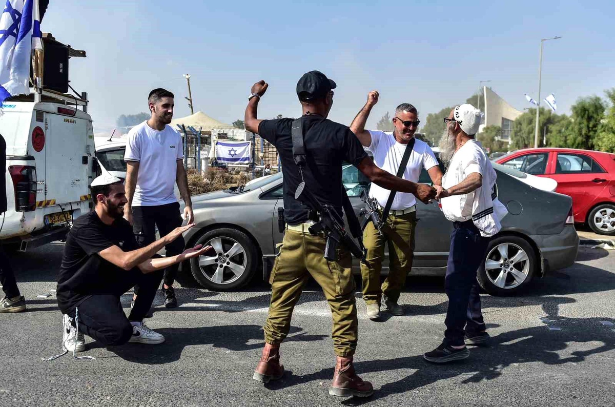İsrailli grup sınırda dans ederken Gazze\'de saldırılar devam ediyor