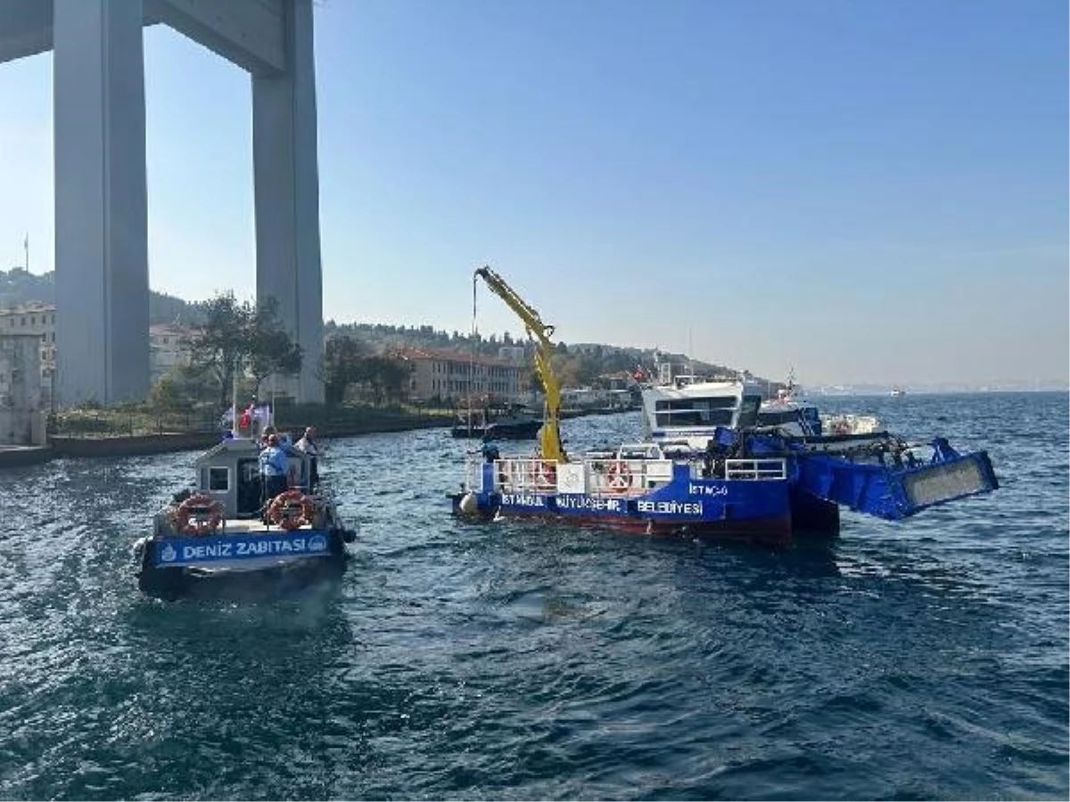İstanbul Boğazı\'nda Kaçak Kara Kıllı Midye Operasyonu