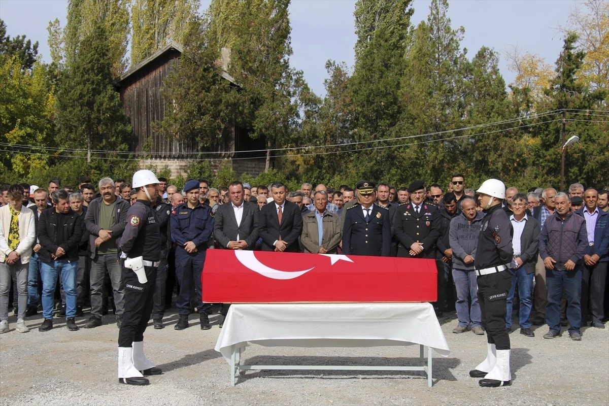 İzmir\'de görevli polis memuru hayatını kaybetti