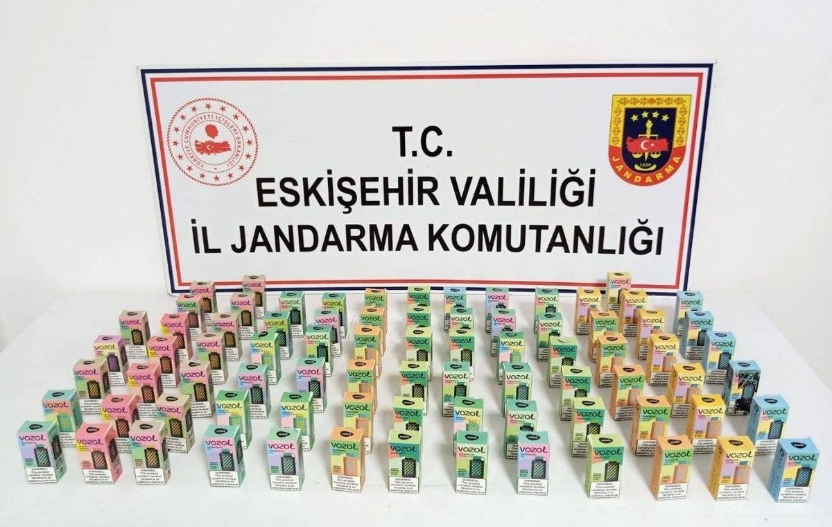 Eskişehir\'de Elektronik Sigara Operasyonu: 80 Adet Ele Geçirildi, 2 Şüpheli Yakalandı