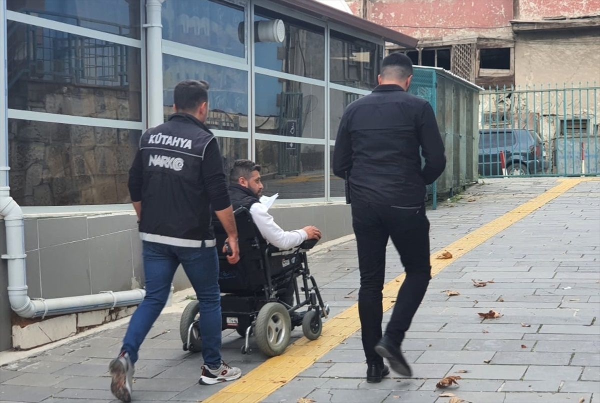 Kütahya\'da Uyuşturucu Ticareti Yapan Bedensel Engelli Tutuklandı