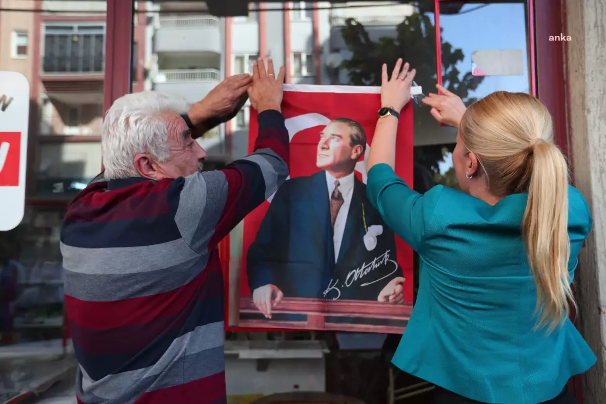 Merkezefendi Belediyesi Esnaf ve Vatandaşlara Türk Bayrağı Hediye Etti