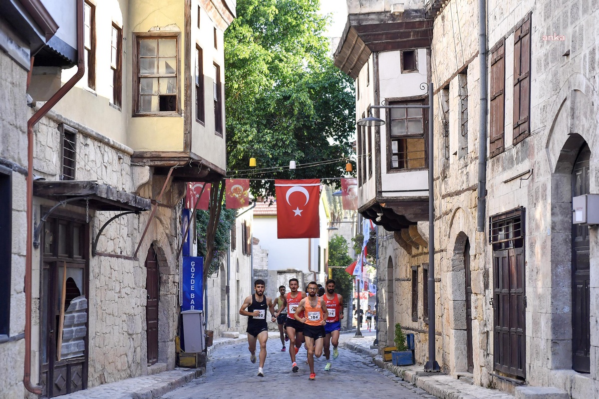Mersin Büyükşehir Cumhuriyet\'in 100. Yaşını Coşkuyla Kutluyor