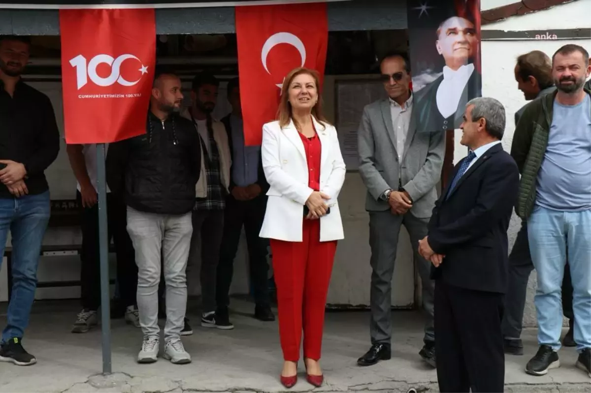 Safranbolu Minibüs Durağı Türk Bayraklarıyla Donatıldı