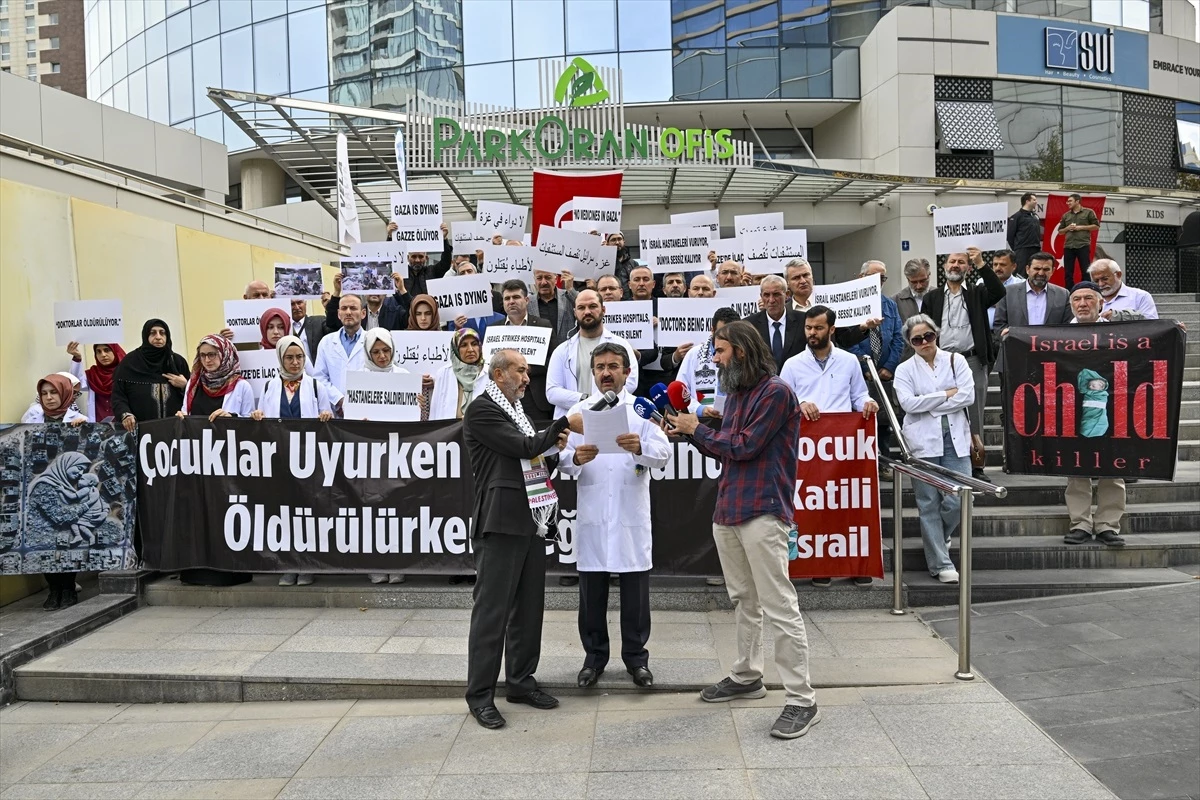 Ankara\'da Sağlık Çalışanları DSÖ\'yü İsrail Saldırılarına Karşı Protesto Etti