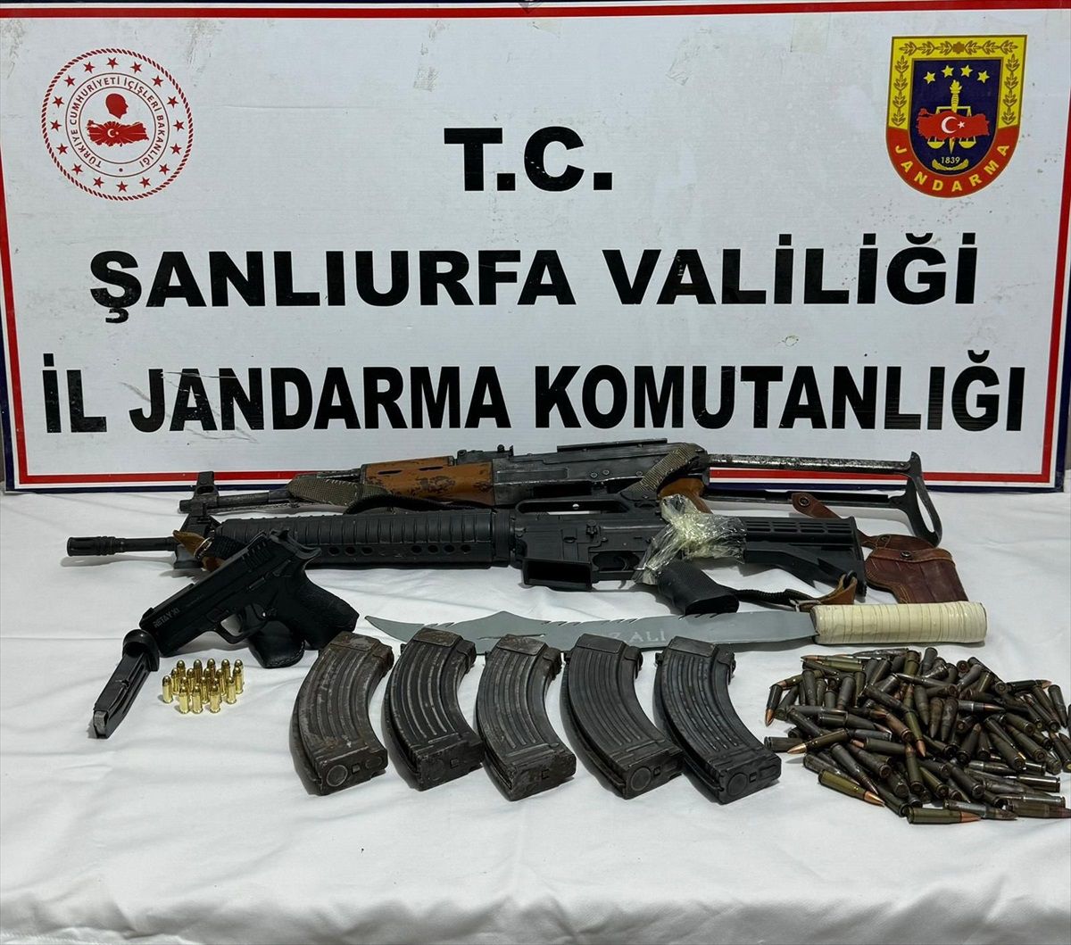 Şanlıurfa\'da 66 şüpheliye uyuşturucu ve silah operasyonu