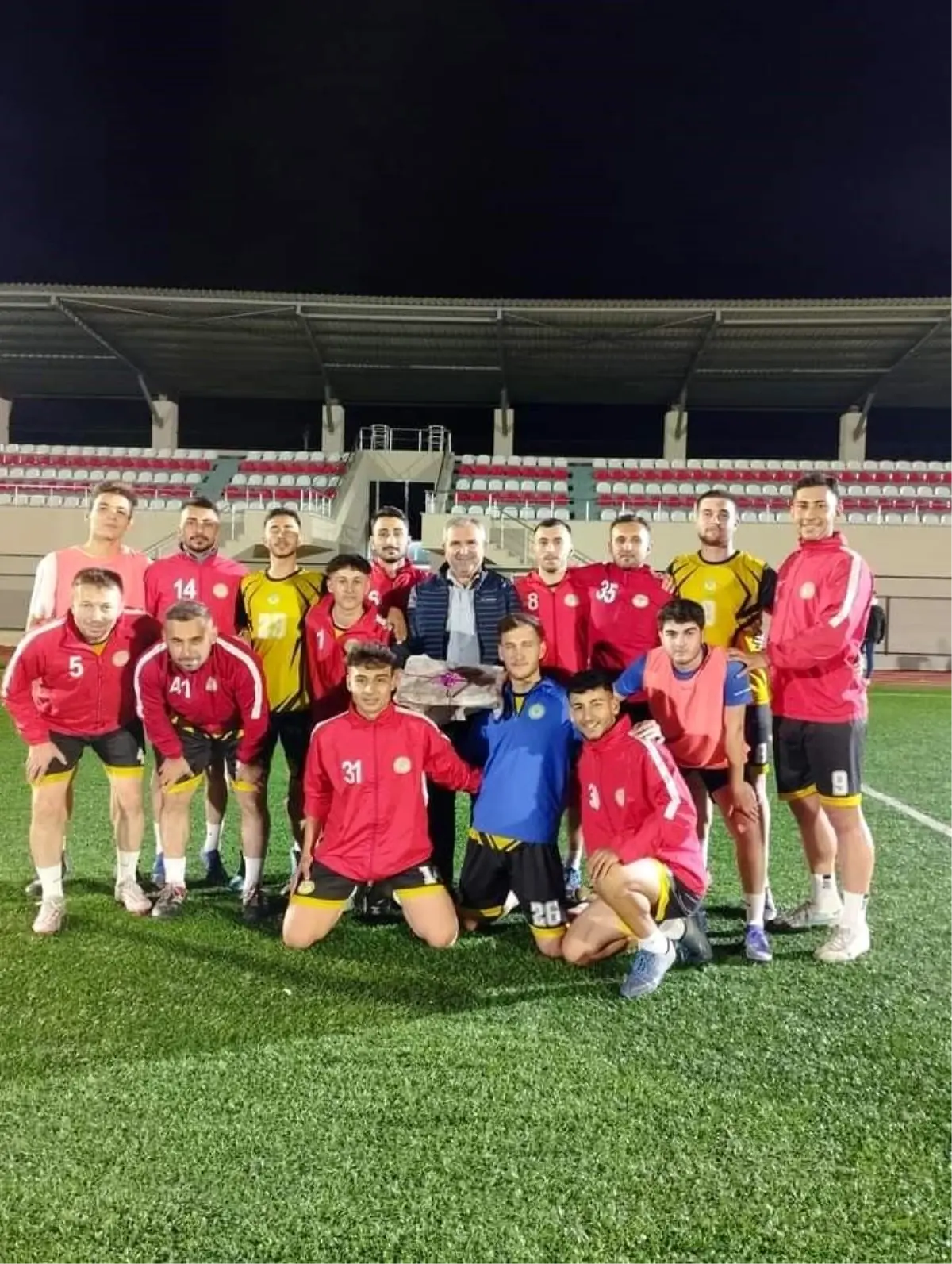 Sarıgöl Belediyespor\'a Baklava Ziyareti