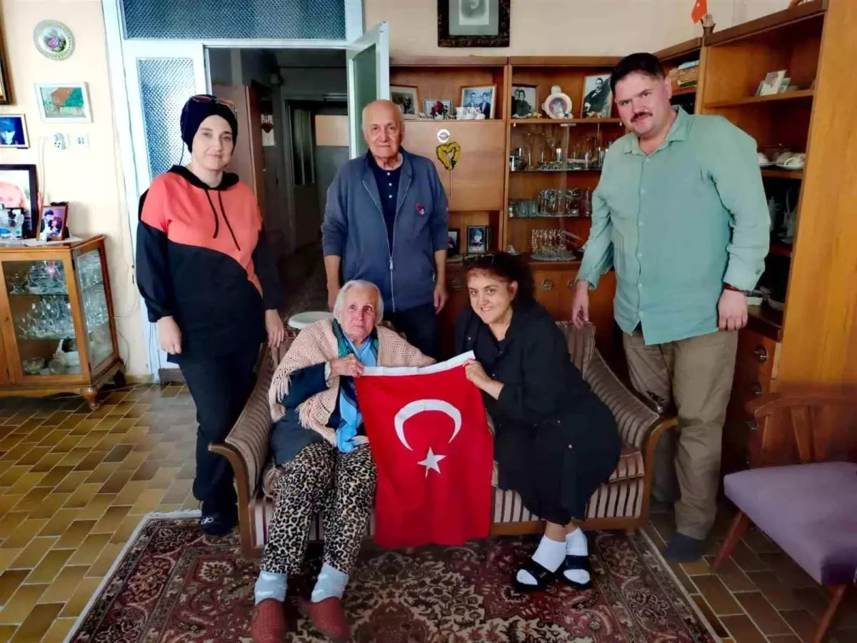 Balıkesir\'de Cumhuriyet yaşıtı "ulu çınarlar" unutulmadı