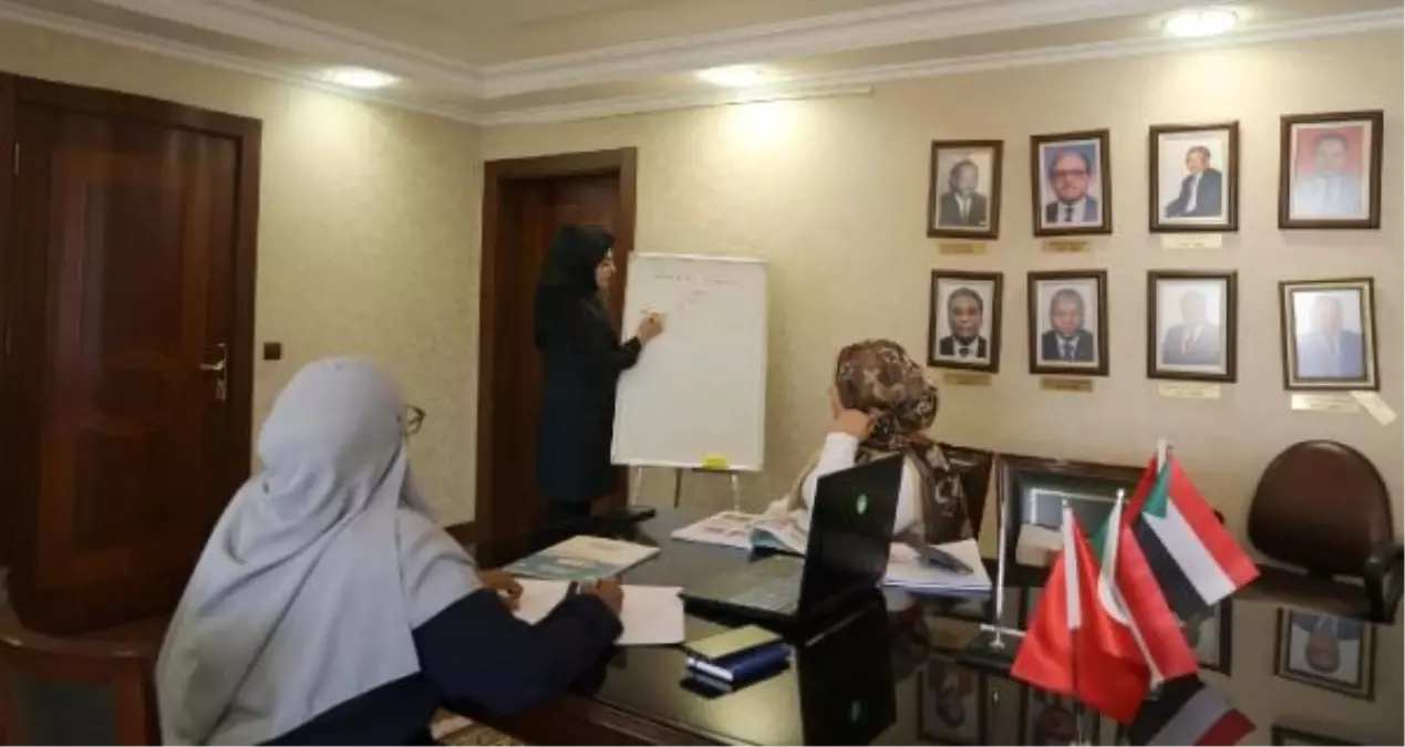 Sudanlı diplomatlar Yunus Emre Enstitüsü ile Türkçe öğreniyor