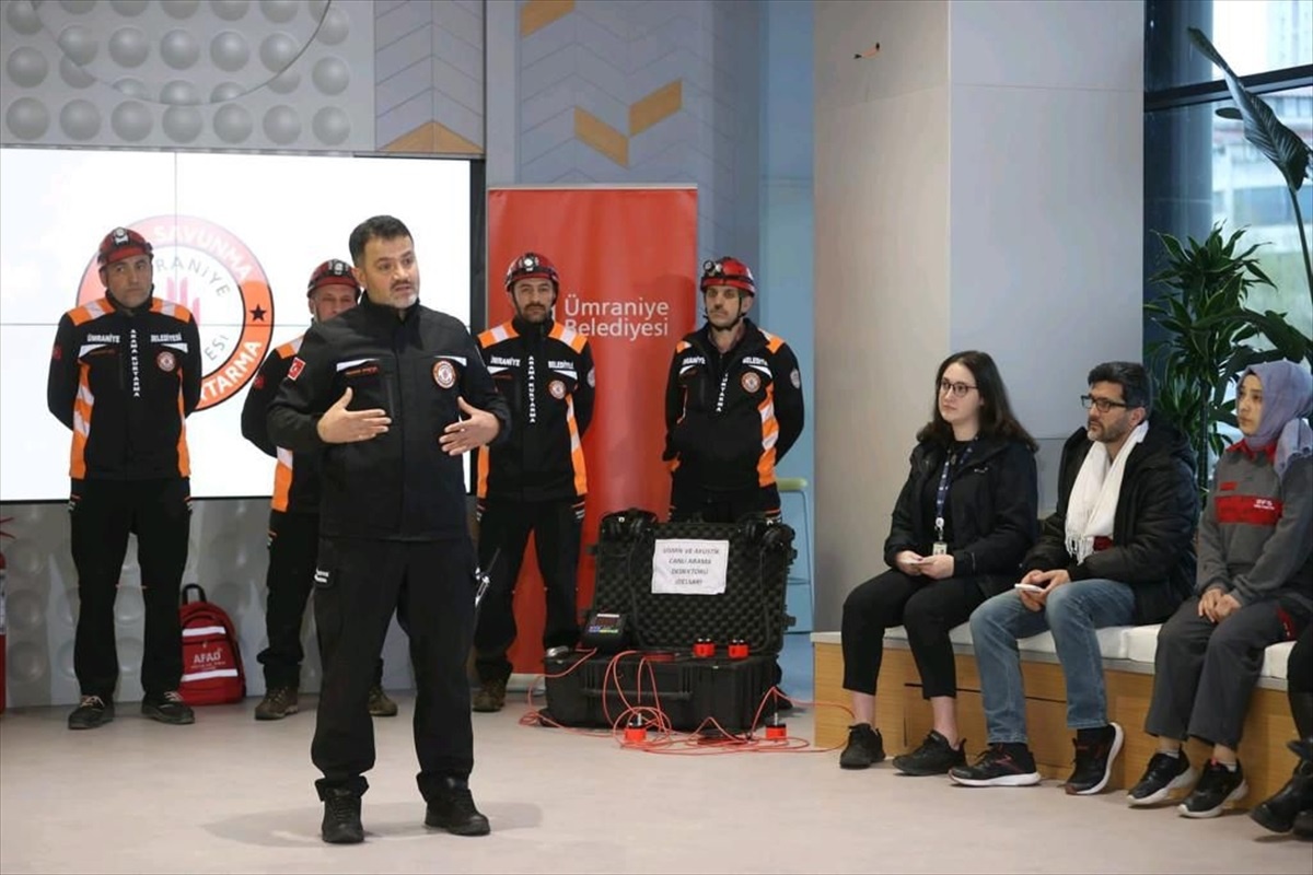 Ümraniye Belediyesi Sivil Savunma Arama Kurtarma Ekibi 100 Bin Kişiye Afet Eğitimi Verdi