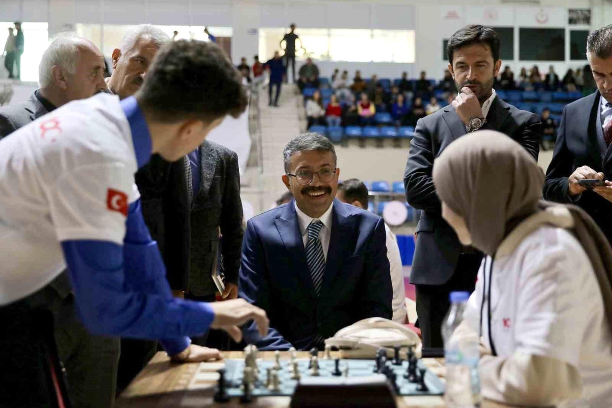 Hakkari Valisi Ali Çelik, Sporcuların Yanında Olacaklarını Söyledi