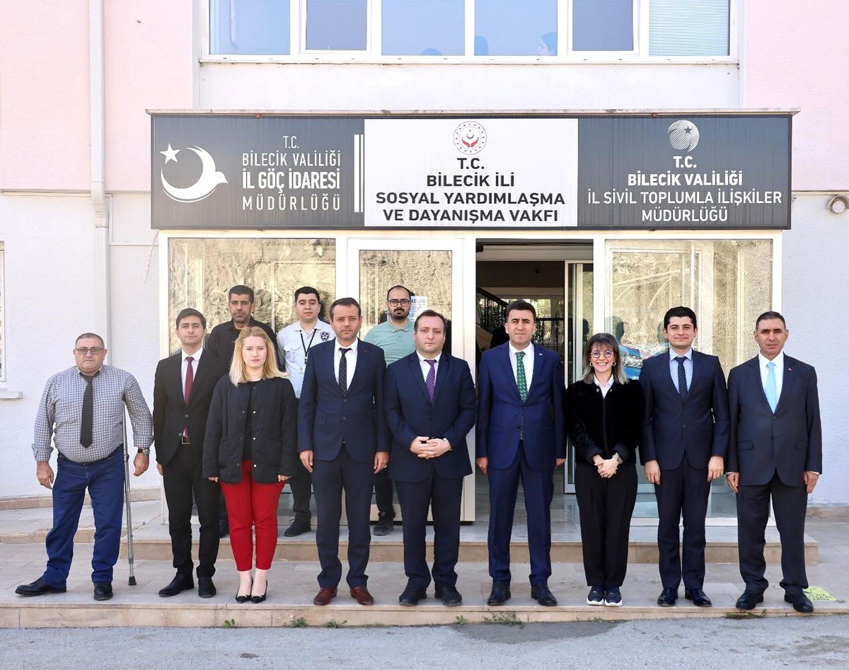 Bilecik Valisi Şefik Aygöl, kurumları dolaşarak işleyişler hakkında bilgi aldı