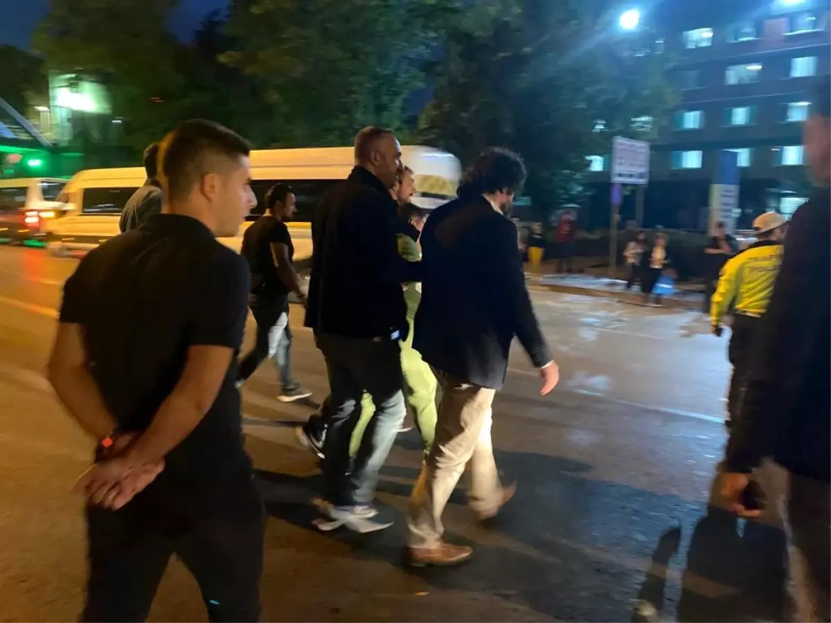 Ankara-Konya yolu üzerinde oturan otizimli genç polis ekipleri tarafından ailesine teslim edildi