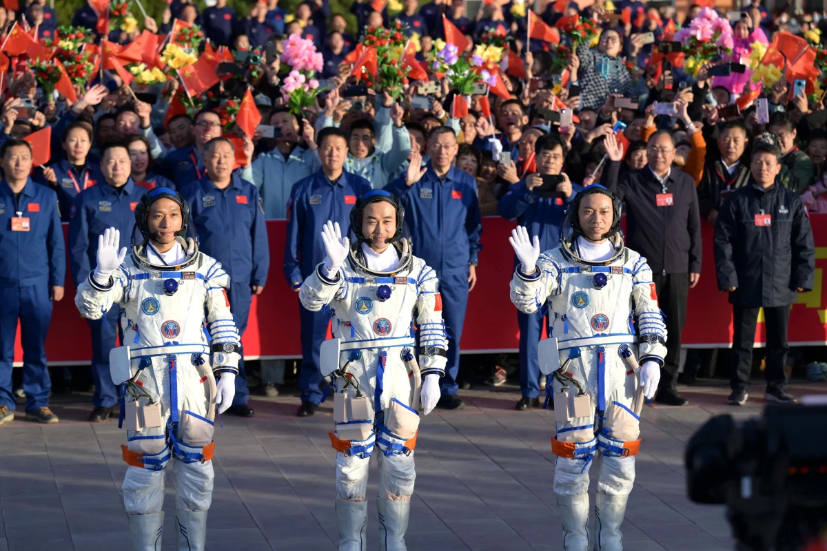 Çin, Shenzhou-17 Uzay Görevi İçin Astronotları Uğurladı