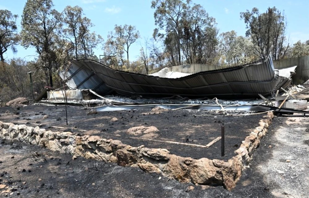Avusturalya\'da Yangınlar: 11 Bin Hektar Ormanlık Alan Küle Döndü, 2 Kişi Hayatını Kaybetti