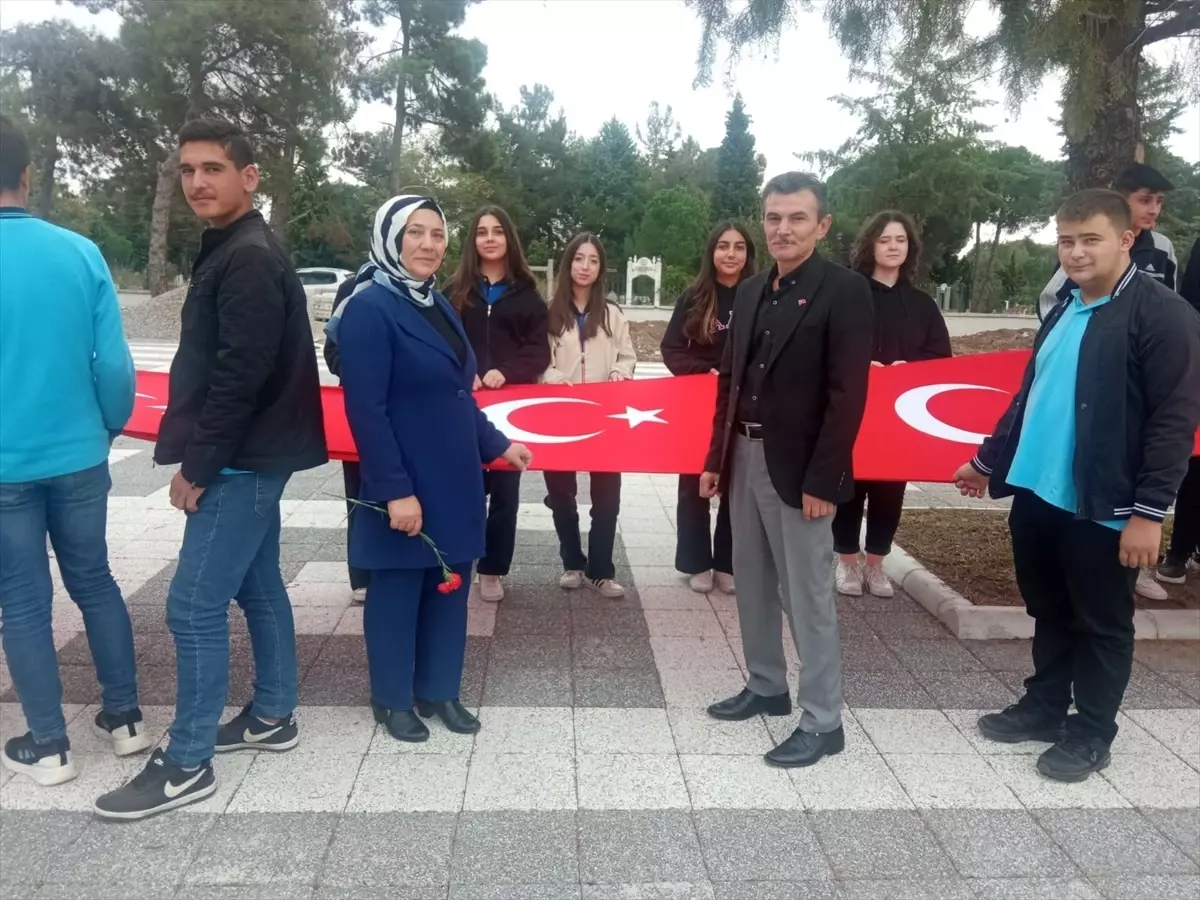 Bafra\'da Cumhuriyet\'in 100. yılı dolayısıyla şehitlik ziyaret edildi