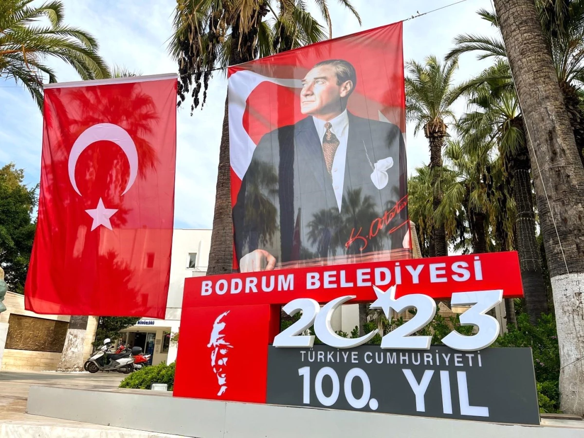 Bodrum Belediye Başkanı Ahmet Aras, Vatandaşlara Bayrak Asma Çağrısında Bulundu