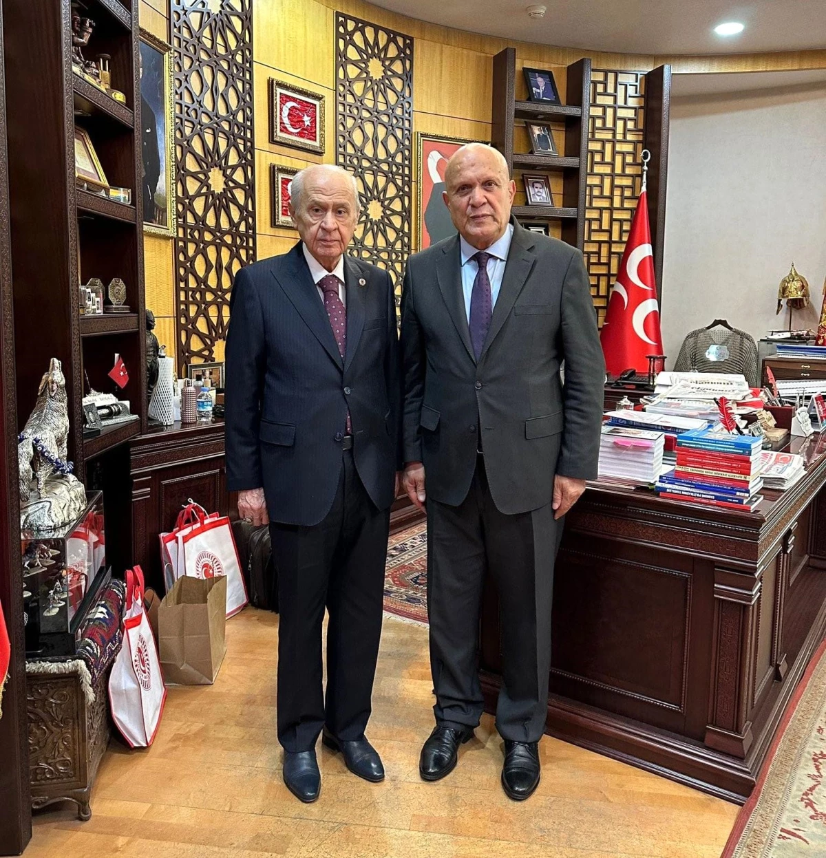 Bayburt Belediye Başkanı Hükmü Pekmezci, MHP lideri Devlet Bahçeli\'yi ziyaret etti