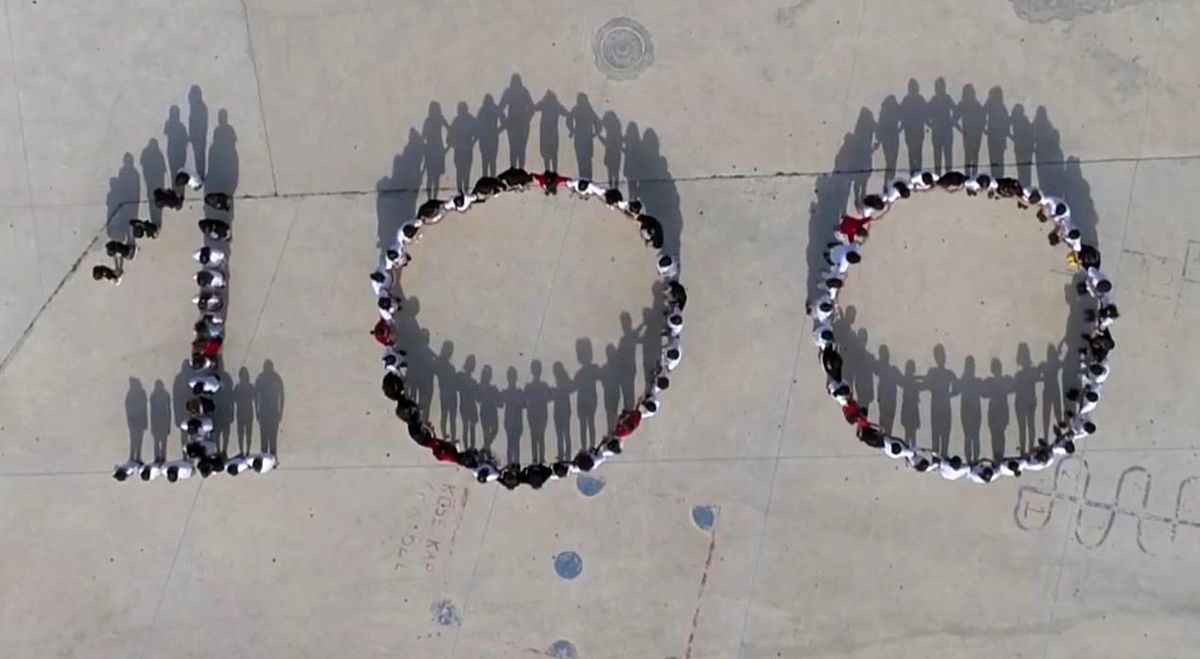 Muğla\'da Öğretmenler ve Öğrenciler Cumhuriyetin 100. Yılını Kutladı