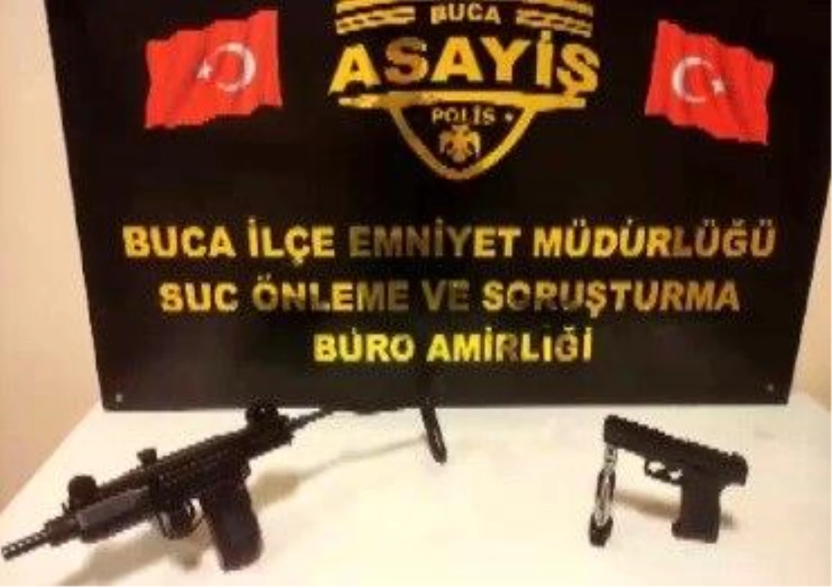 İzmir Buca\'da Uyuşturucu Operasyonları: Çok Sayıda Şüpheli Yakalandı