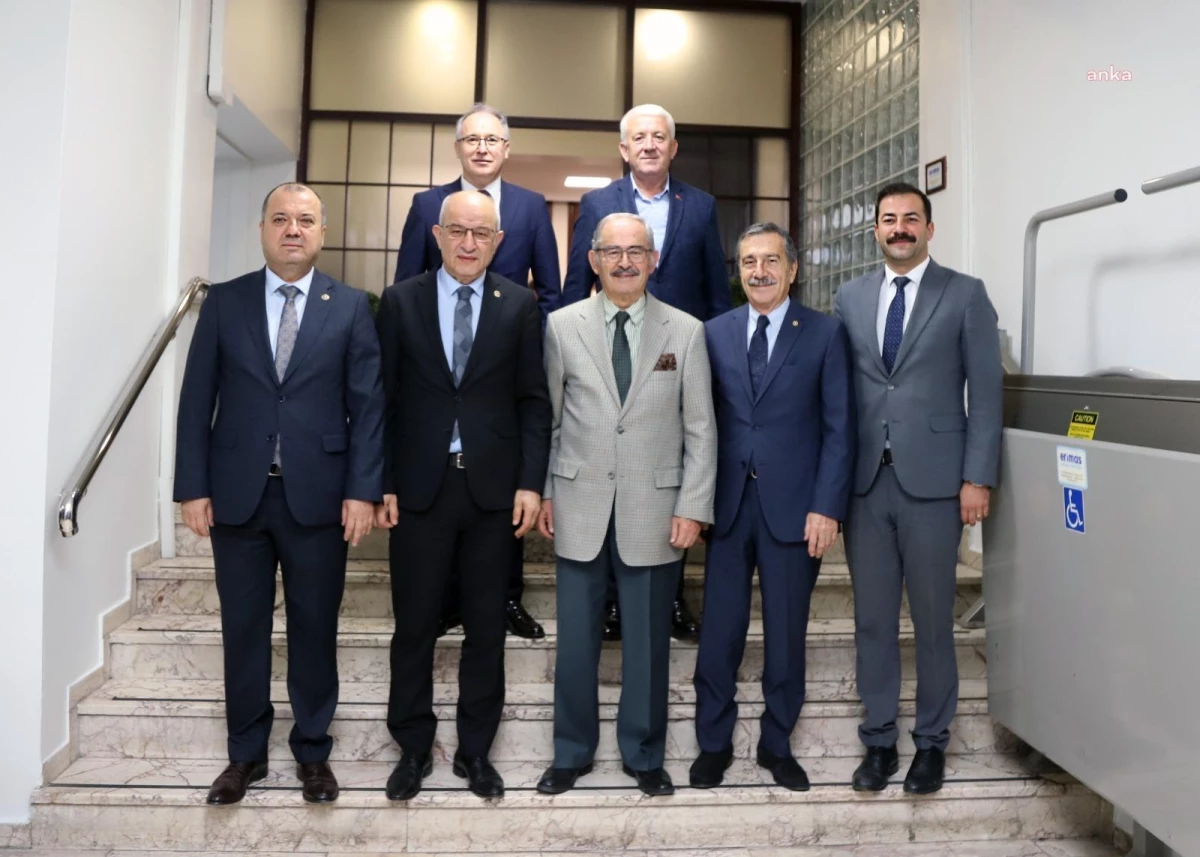 CHP Milletvekilleri Büyükşehir Belediye Başkanı Büyükerşen\'i ziyaret etti