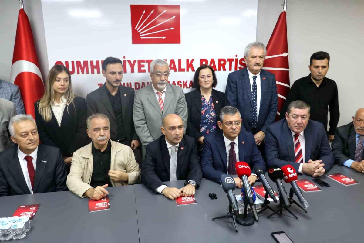 CHP\'li Özel: "Bu parti böyle kötü yönetilmeye devam ederse biz daha çok ağlayacağız"