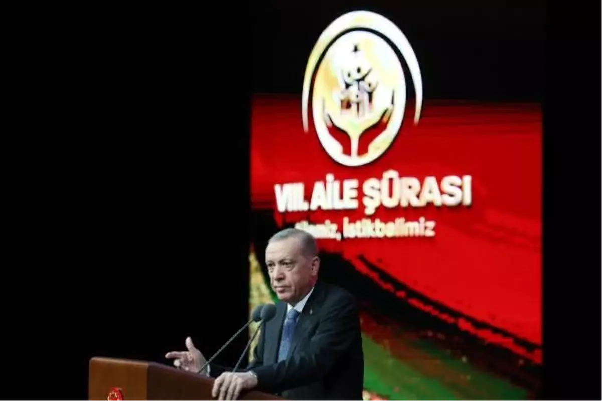 Cumhurbaşkanı Erdoğan: 'Son dönemde aileyi hedef alan en büyük tehdit, küresel güç odaklarının teşvik ettiği cinsiyetsizleştirme politikalarıdır.'
