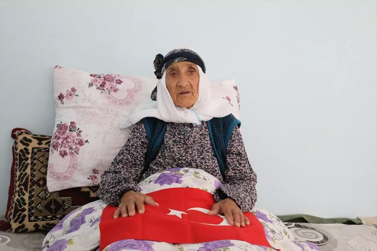 Cumhuriyet\'in Çınarları: Raziye Asıltekin ve Reyhan Şener