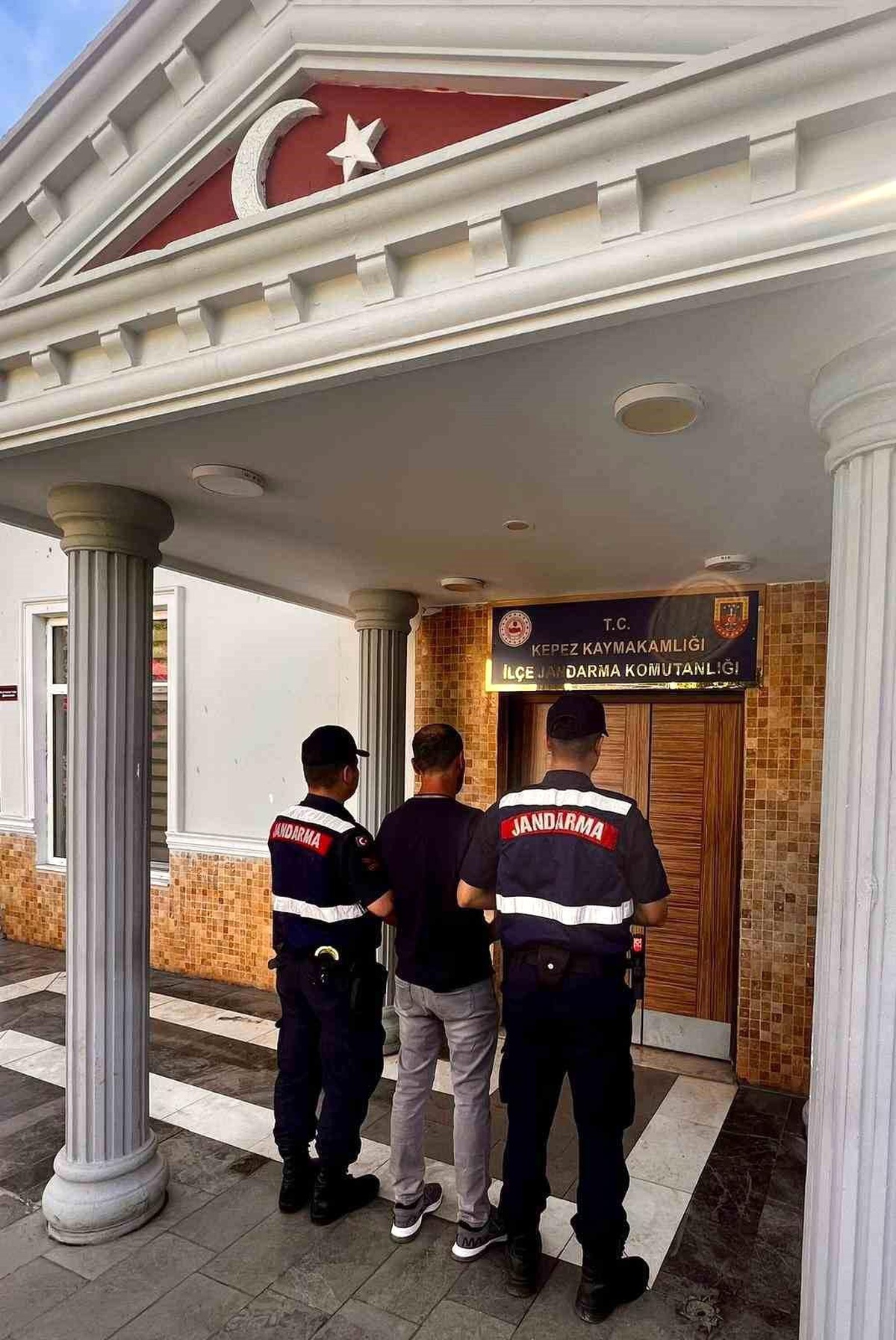 Antalya\'da 11 Yıl Hapis Cezası Olan Dolandırıcı Yakalandı