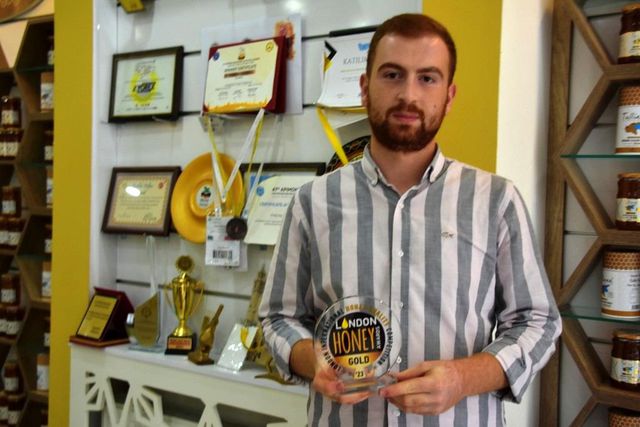 Dünyaca ünlü Bitlis karakovan balının hasadına başlandı