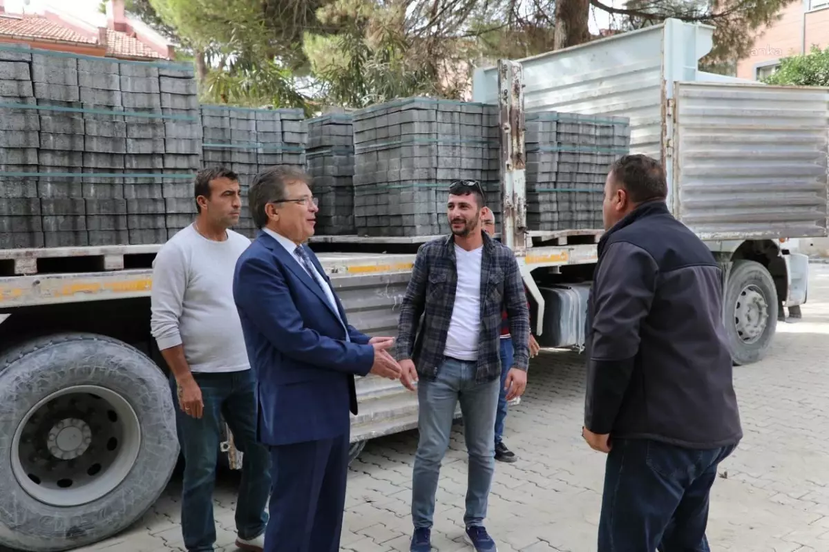 Edremit Belediyesi, Altınkum Mahallesi\'nde Yol Çalışmalarına Devam Ediyor