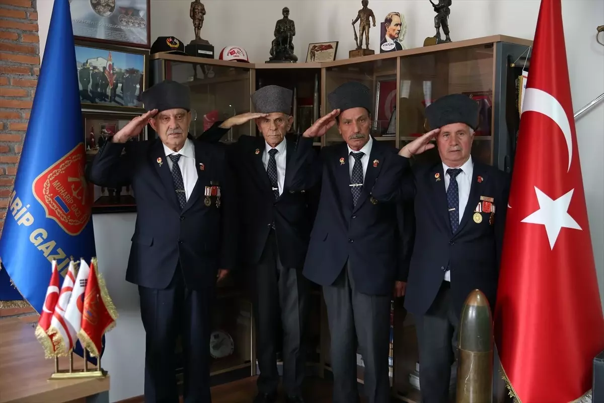 Gaziler Cumhuriyet\'in 100. yılında Atatürk\'ü özlemle anıyor