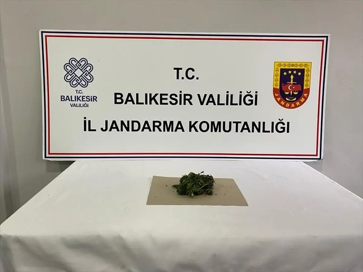 Balıkesir Gönen\'de Uyuşturucu Operasyonu: 3 Şüpheli Gözaltına Alındı