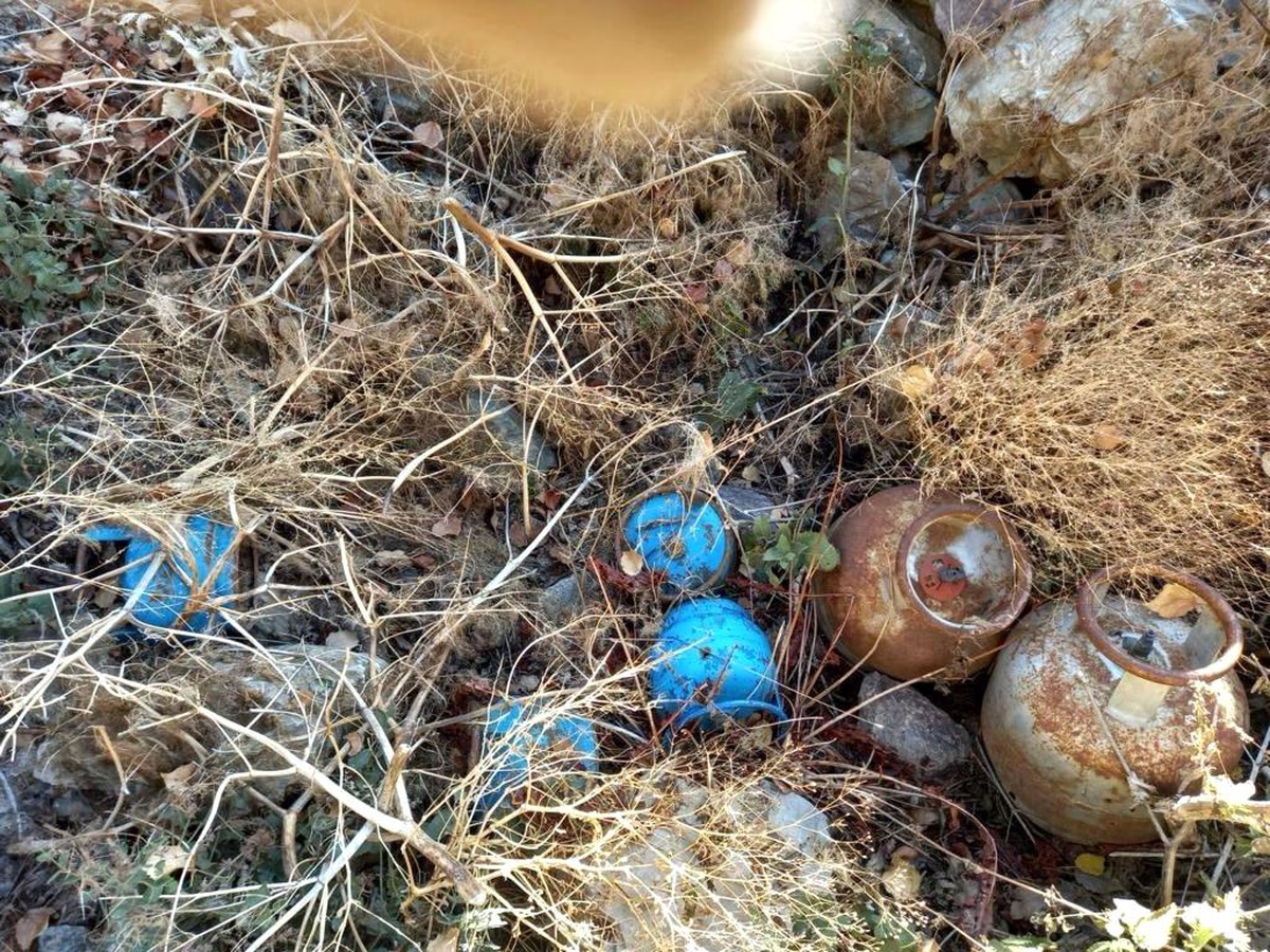 Hakkari\'de Teröristlere Ait Malzemeler Ele Geçirildi