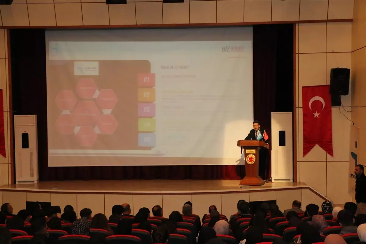 Bitlis'te Meslek Seçimi ve İş Becerileri Semineri Düzenlendi