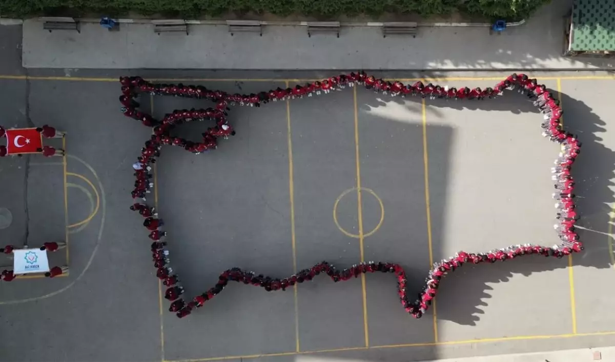 İmam hatip öğrencilerinden tüyleri diken diken eden Cumhuriyet etkinliği