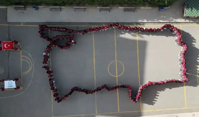 İmam hatip öğrencilerinden tüyleri diken diken eden 100. yıl etkinliği