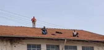 Turhal'da işten çıkarılan maden işçileri çatıda eylem yapıyor