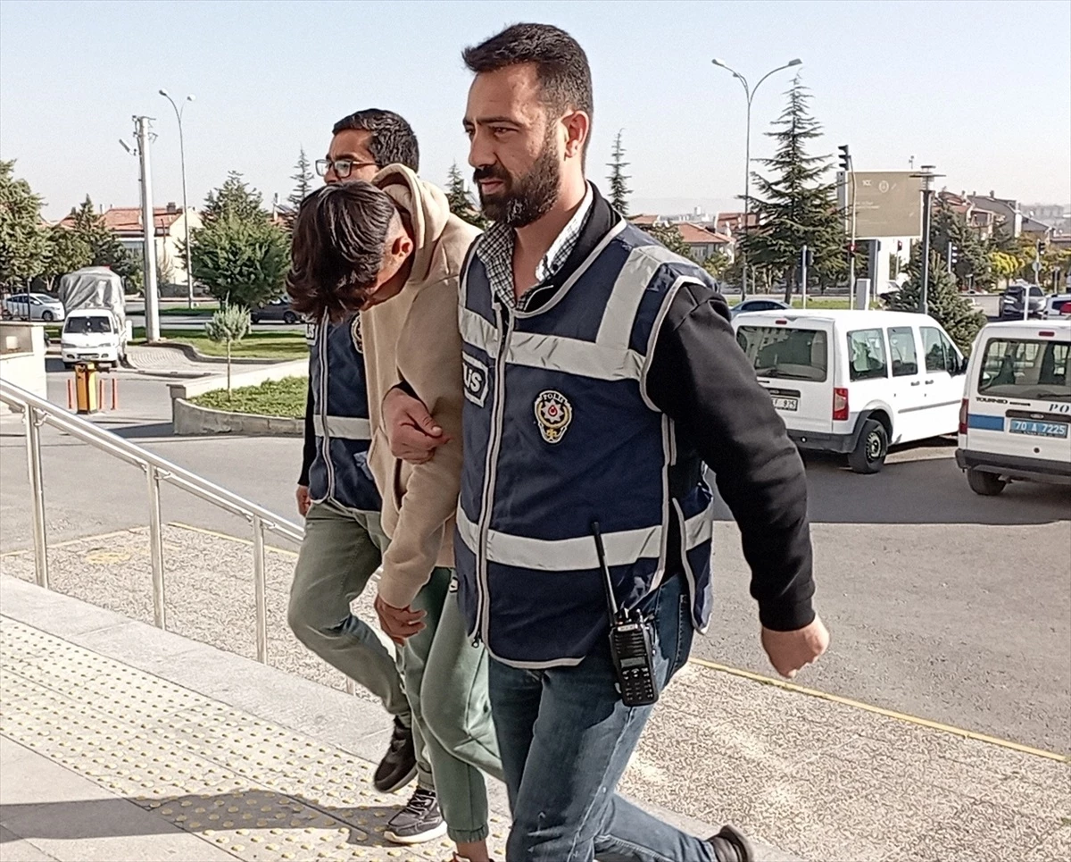 Konya\'dan Karaman\'a trenle gidip çaldıkları motosikletleriyle tekrar geldikleri şehre giden 5 hırsızlık şüphelisi yakalandı