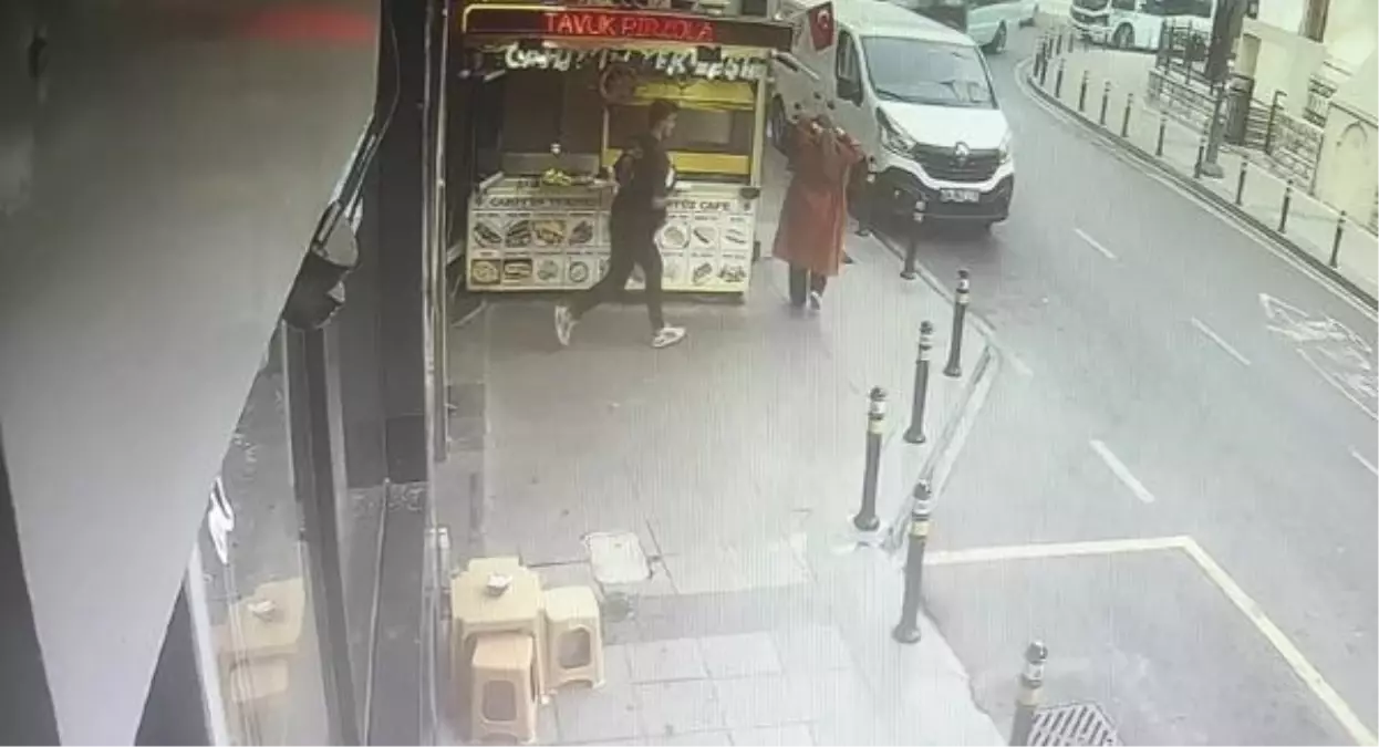 Kartal\'da bir kafe çalışanı tarafından 22 bin lira çalındı